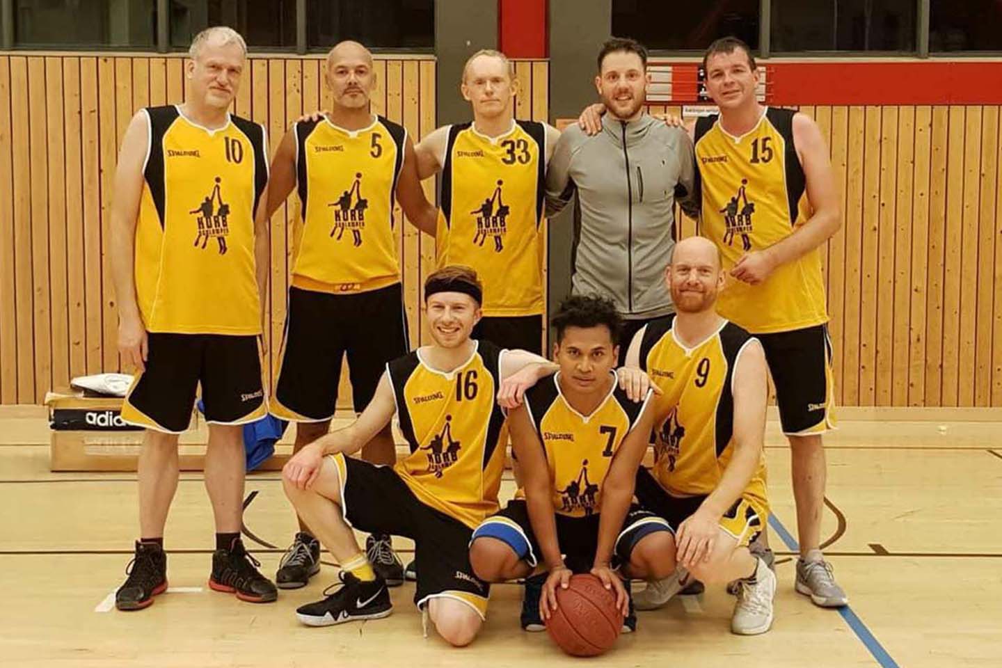 TM Basketball Team 02